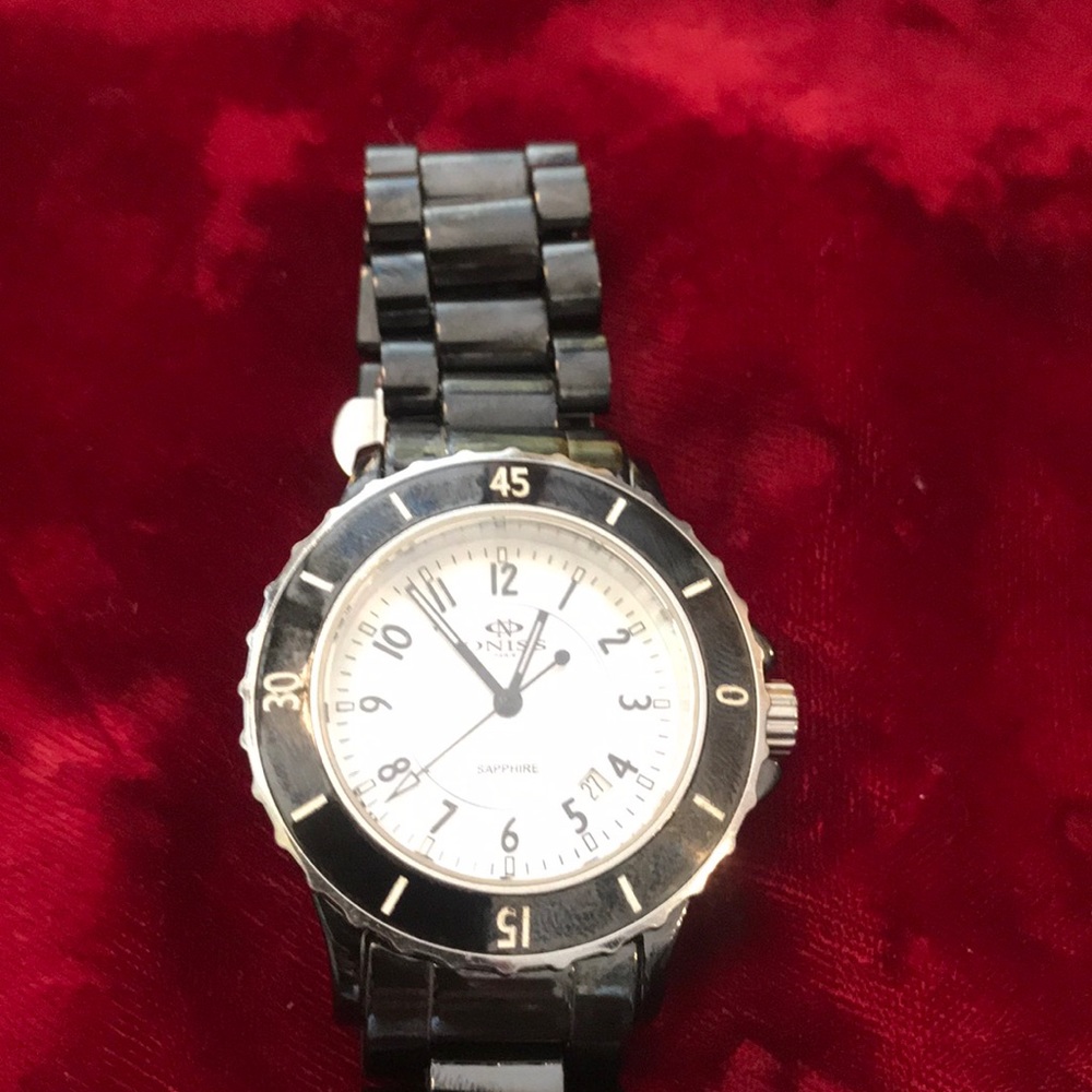 Oniss unisex watch preowned